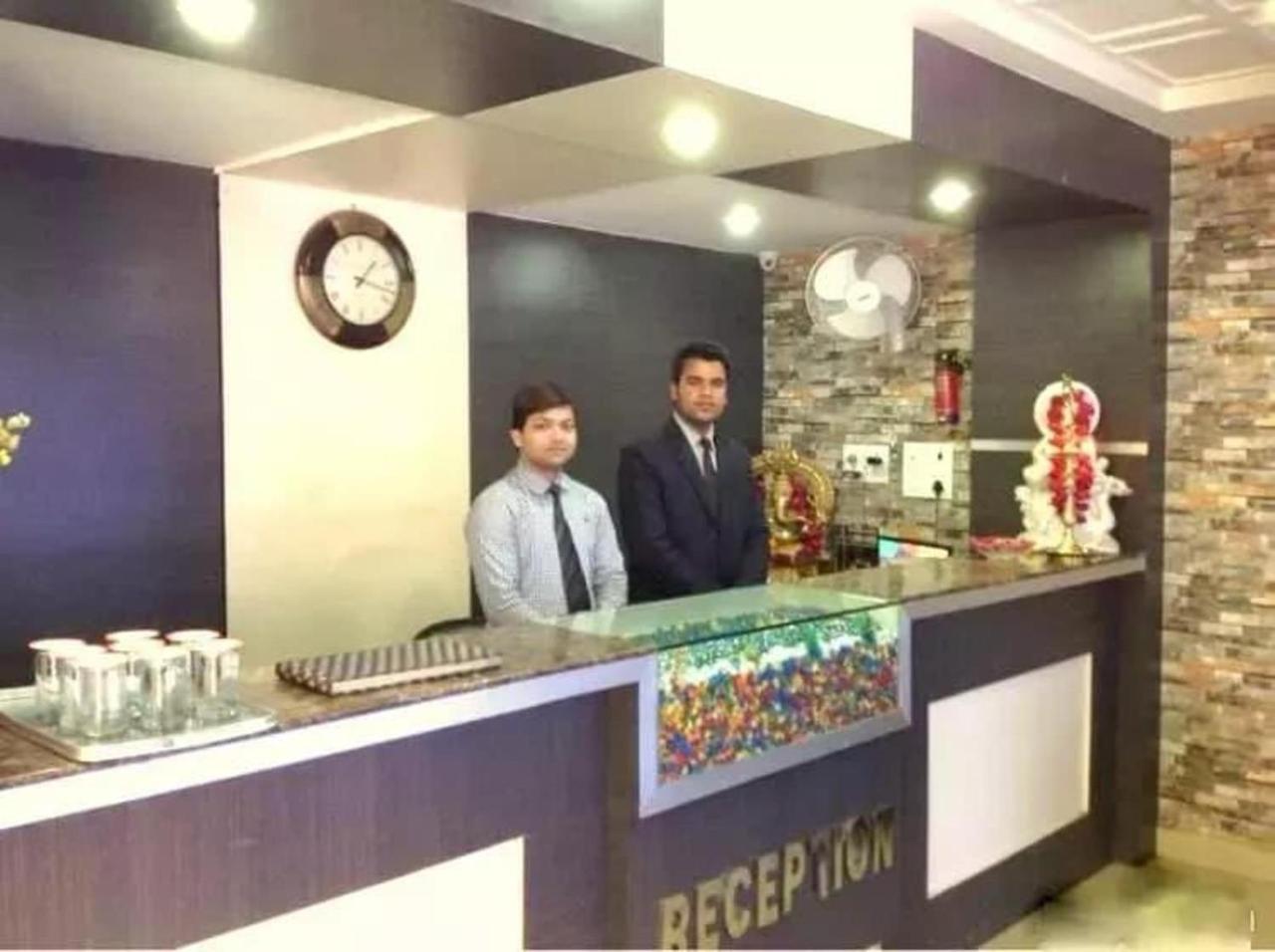Hotel Radiance กวาลิออร์ ภายนอก รูปภาพ