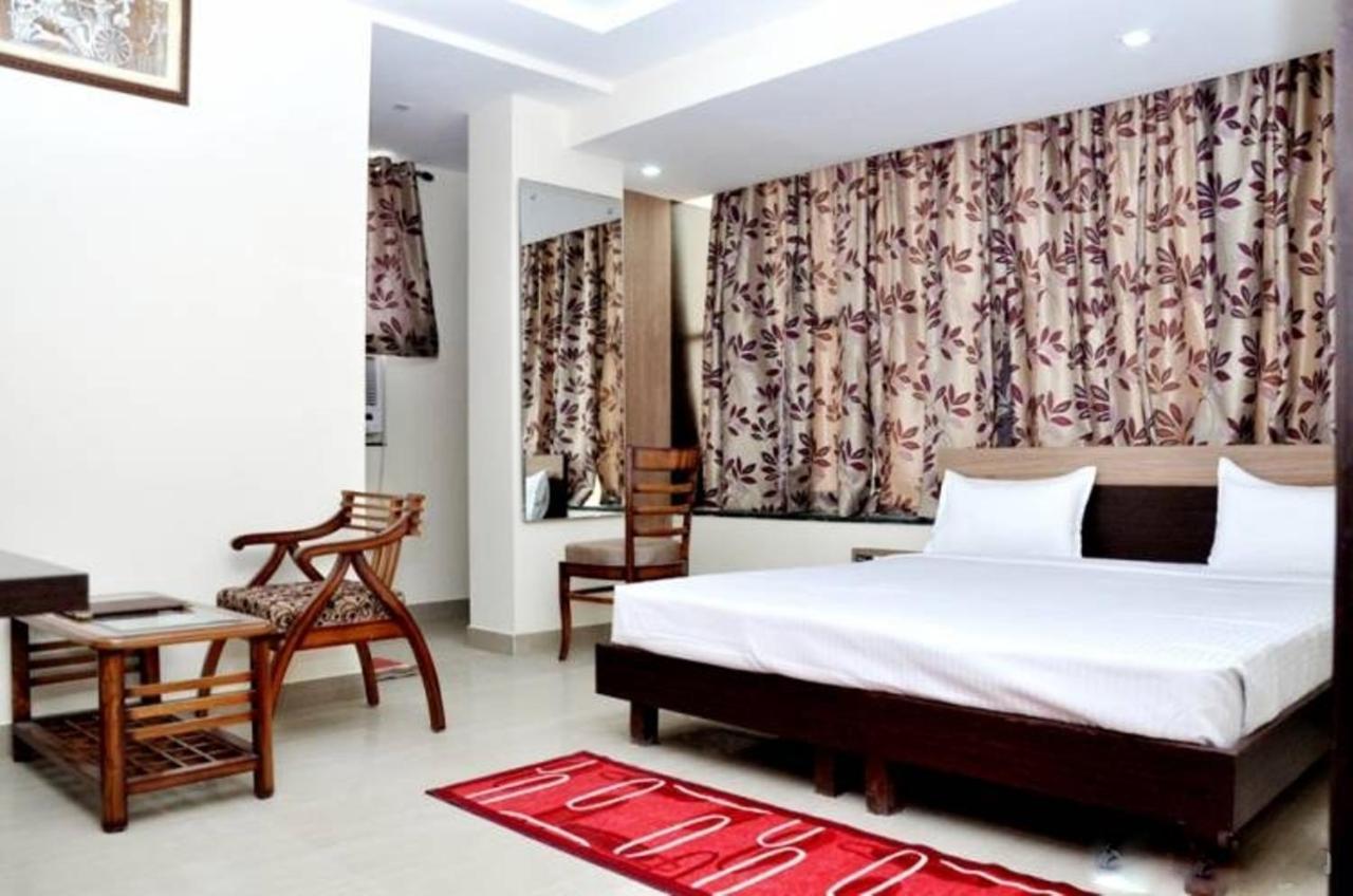 Hotel Radiance กวาลิออร์ ภายนอก รูปภาพ
